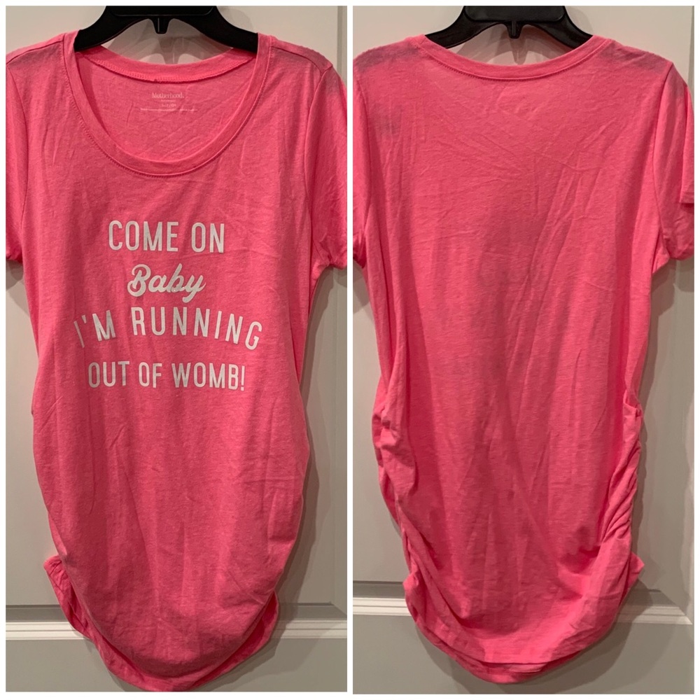🎉HP🎉NWT! Pink running out of womb graphic tee